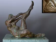 ブロンズ像